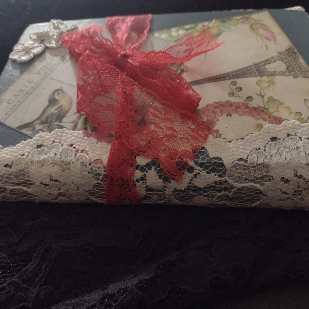 Handmade "Red Ribbon" junk journal - Picture 2 of 12